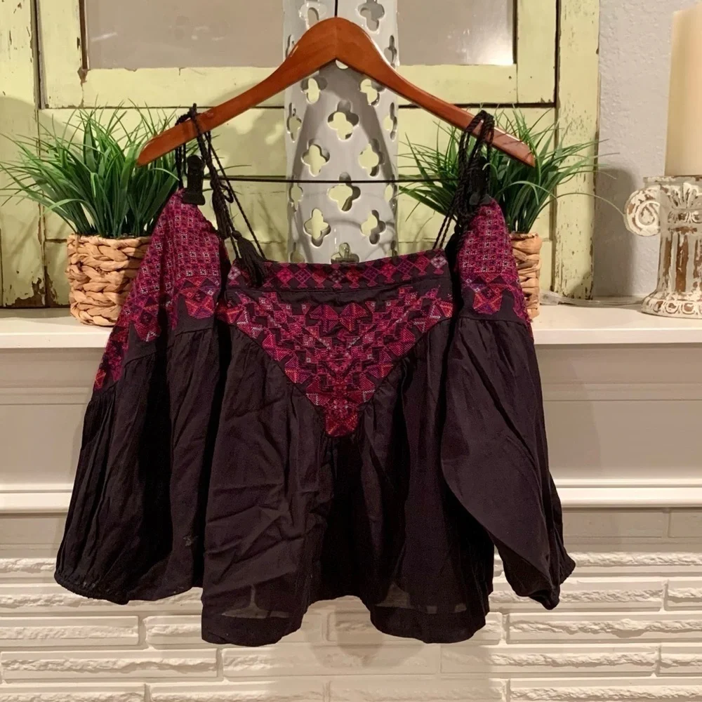Free People Black Boho Embroidered Puff Sleeve Cold Shoulder Top Size Small